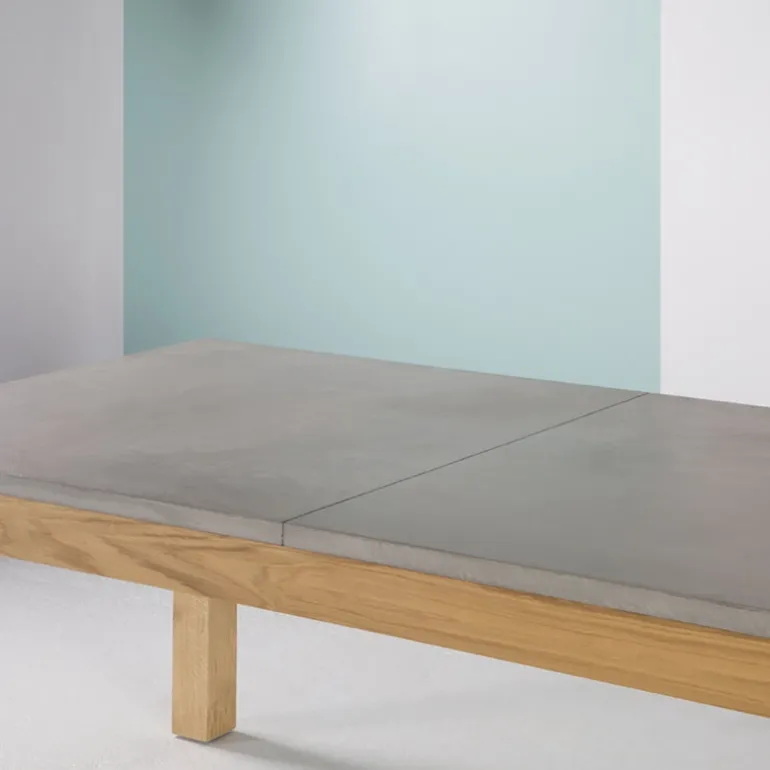 Repas Table française extensible en béton ciré et bois massif