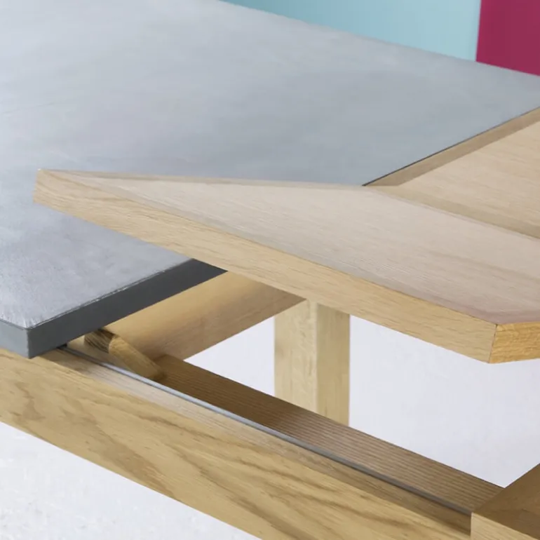 Repas Table française extensible en béton ciré et bois massif