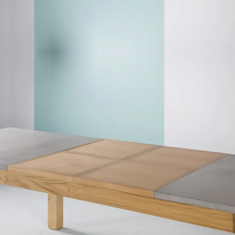 Repas Table française extensible en béton ciré et bois massif