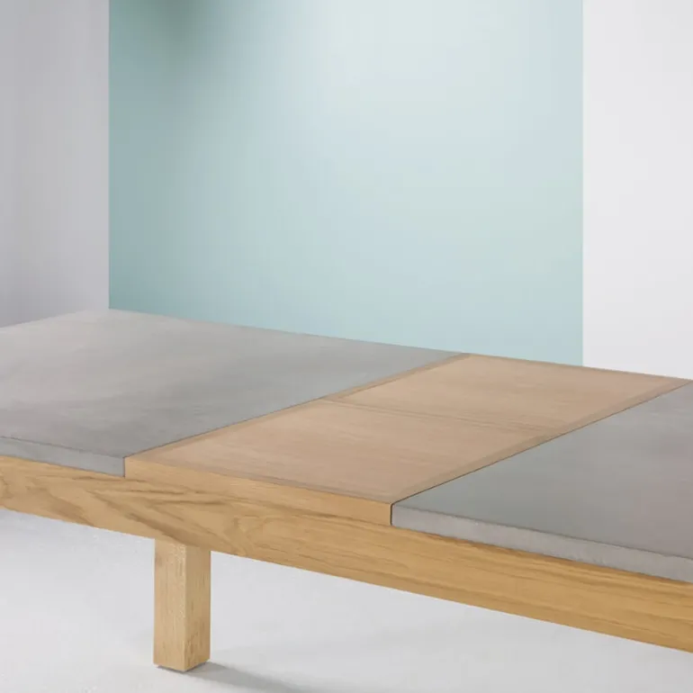 Repas Table française extensible en béton ciré et bois massif