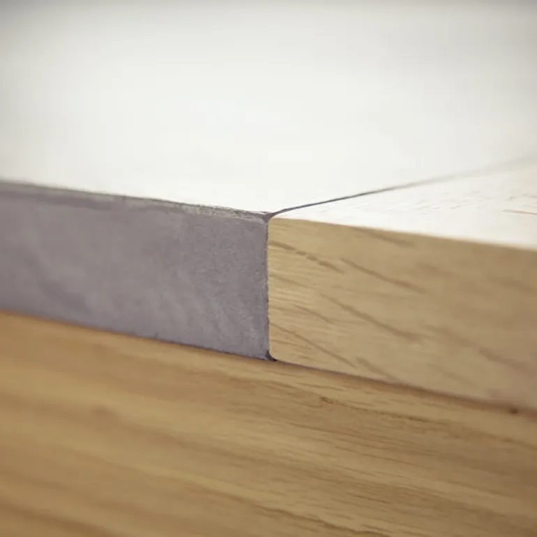 Repas Table française extensible en béton ciré et bois massif