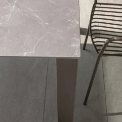 Sirocco Table de jardin moderne en stratifié et métal