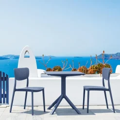 Sky Petite table de jardin carrée en résine