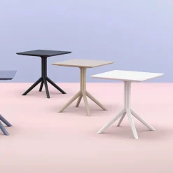 Sky Petite table de jardin carrée en résine