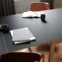SM26/27 Table danoise extensible en bois massif et en stratifié noir