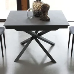 Tokyo Petite table carrée design extensible avec piètement central mikado