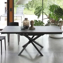 Tokyo Petite table carrée design extensible avec piètement central mikado