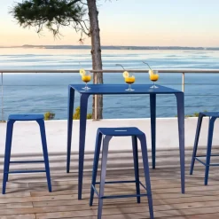 Valence Carrier® Table snack industrielle carrée pour jardin en métal