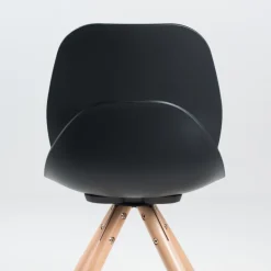 VictoireChaise design en polypropylène noir avec pieds en bois