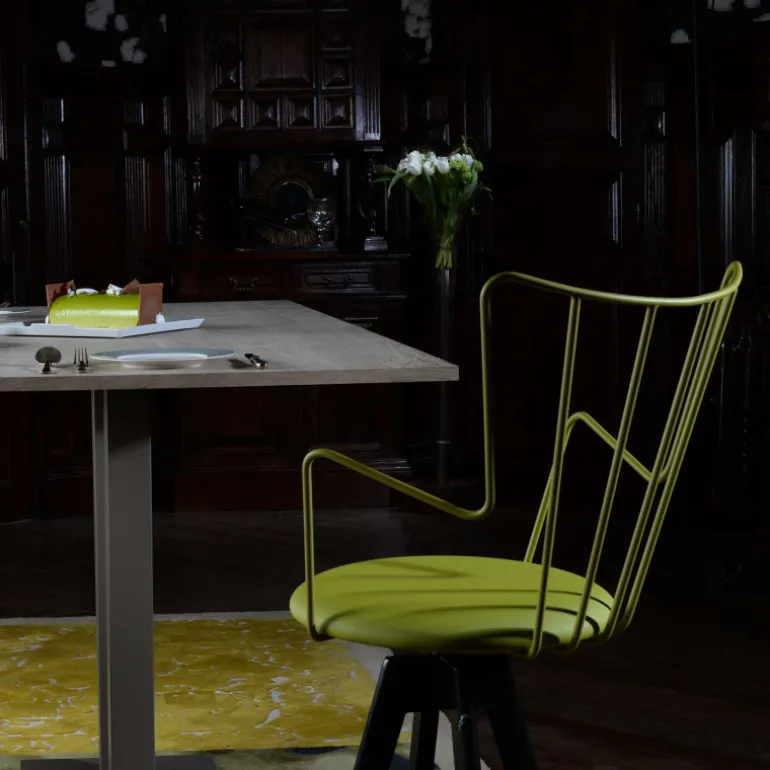 Well Carrier® Tabouret snack design pivotant en synthétique et métal